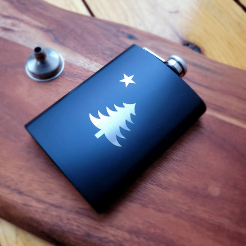 1901 Maine Flag Engraved Black Flask